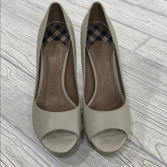 Burberry Trench Settrington Peep Toe Pumps - 41 - Picture 2 of 16